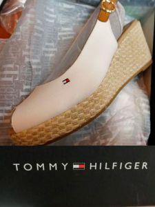 Сандалии на платформе Tommy Hilfiger - вневременная мода класса люкс для современной женщины!