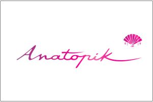 ANATOPIK — французский бренд женской одежды и аксессуаров, известный своими технологиями цифровой печати